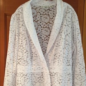Lace jacket with peplum and button white